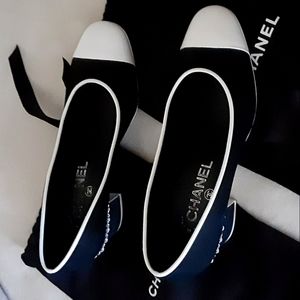 Chanel black and white heels size 36c